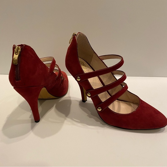 Burgundy 3” Vince Camuto bootie pumps with 3 straps and gold detailing - Picture 9 of 10